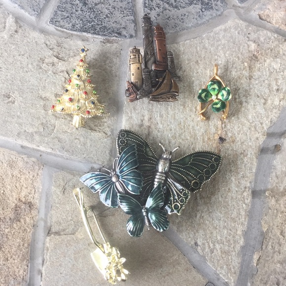 Jewelry - Lot of Costume Jewelry Pins